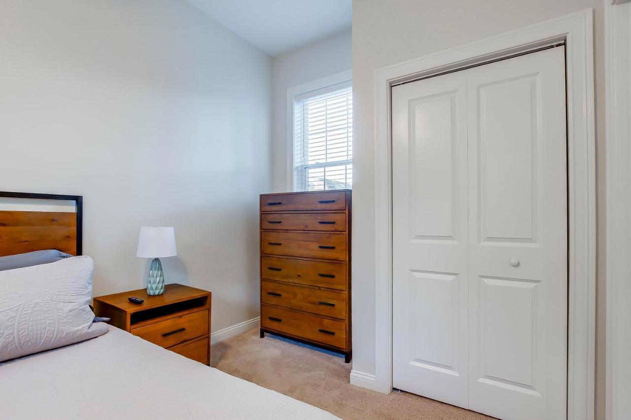 Expo Center Retreat: Spacious Family