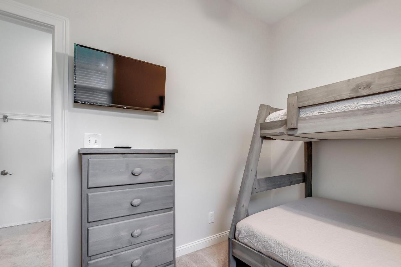 Expo Center Retreat: Spacious Family Louisville